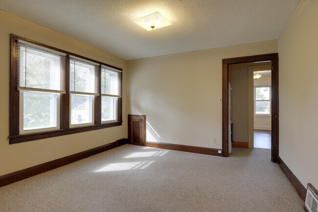 Building Photo - 707 Orange Ave E