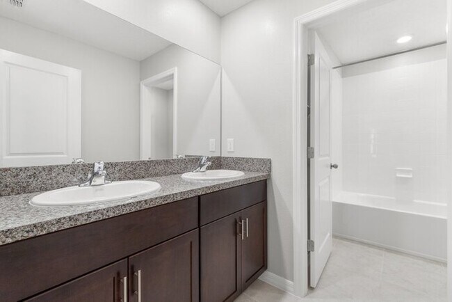 Building Photo - LIKE NEW 5 Bedroom Home for RENT in Touchstone!