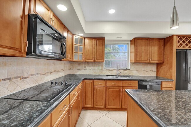 Building Photo - 4721 Sarazen Dr