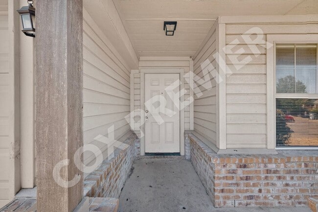 Building Photo - 2848 St Bernard Dr
