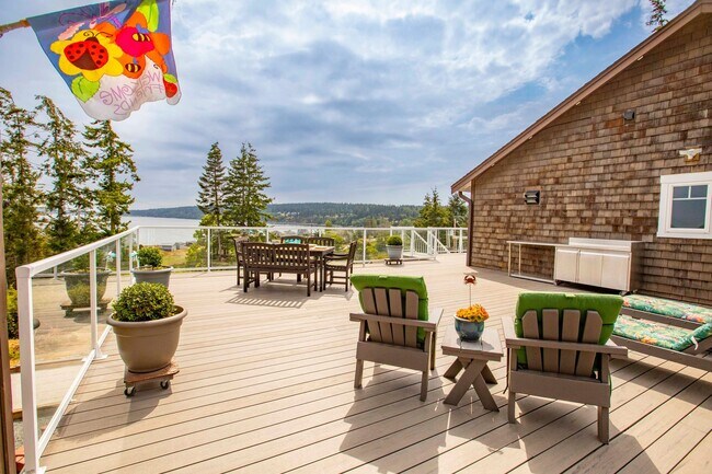 Building Photo - Furnished Greenbank Home with Water View and Bocce Ball!