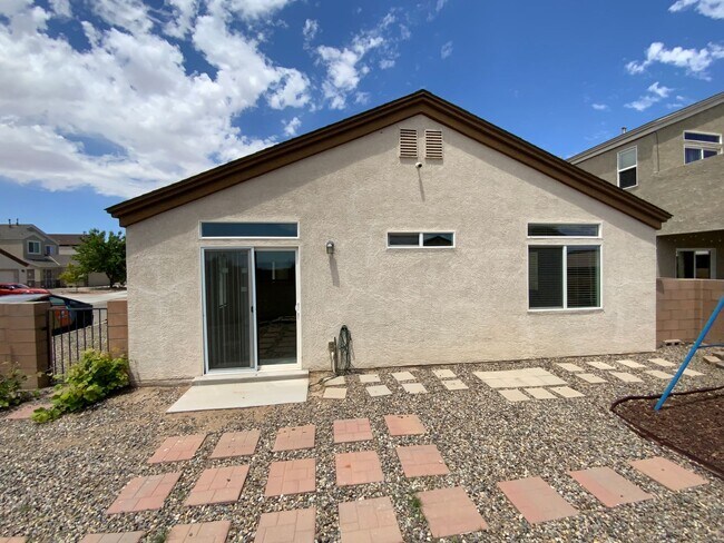 Building Photo - 3 Bedroom Single Story Home Available Near 98th St & Dennis Chavez SW!