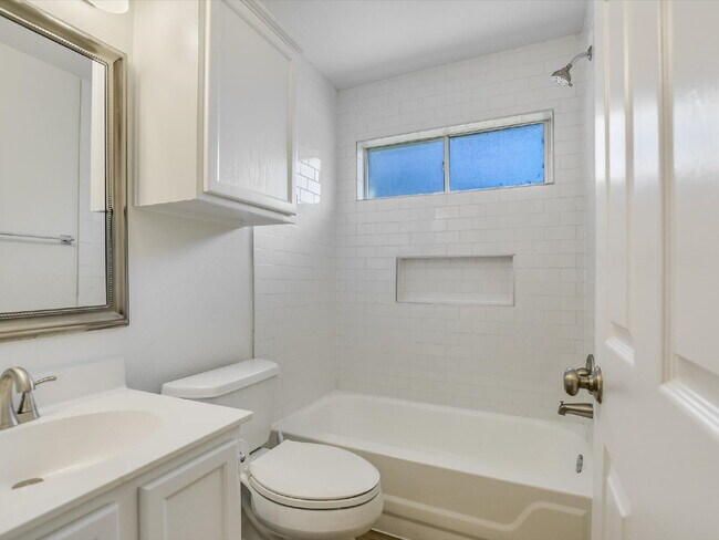 Building Photo - 1102 Brashear Ln