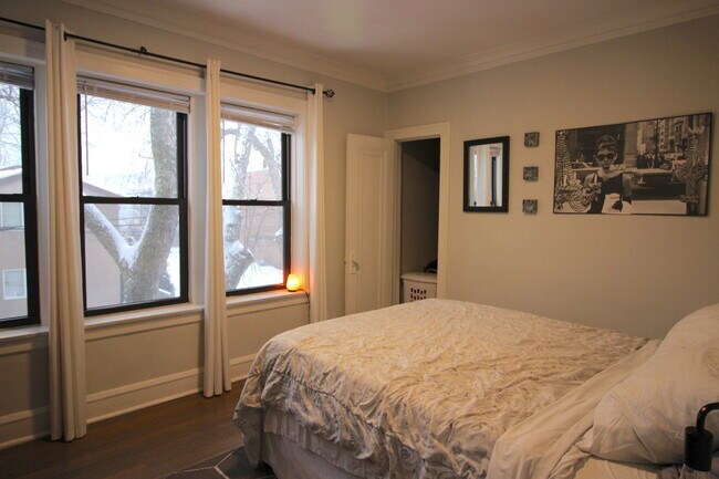 Building Photo - 3056 N Honore St