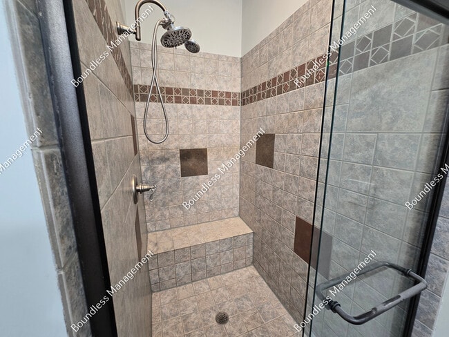 Building Photo - 1376 Normandy Dr NE