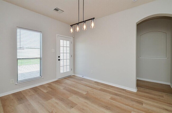Building Photo - 15219 Bartlett Landing Dr