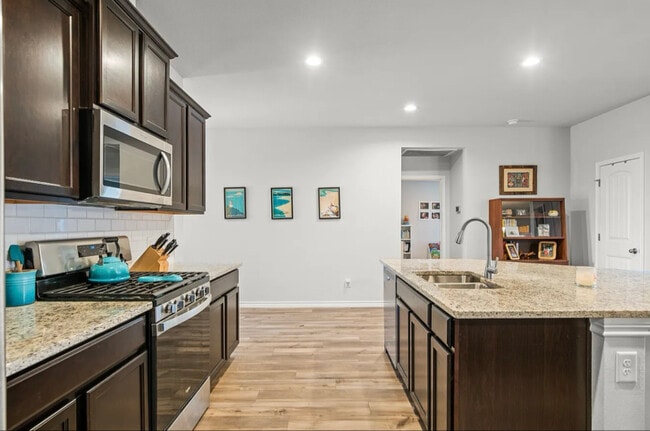 Building Photo - 7302 Star Gazer Dr