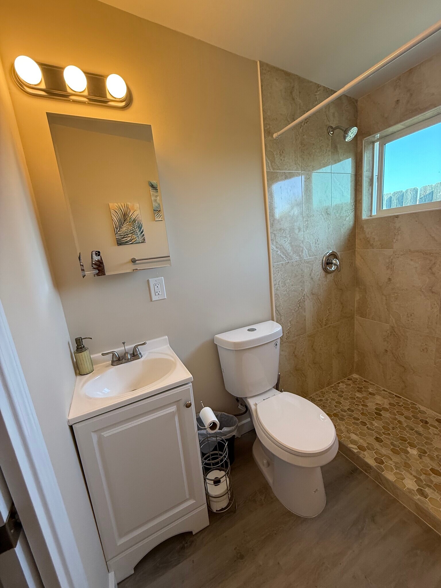 Building Photo - 508 Leghorn Ave