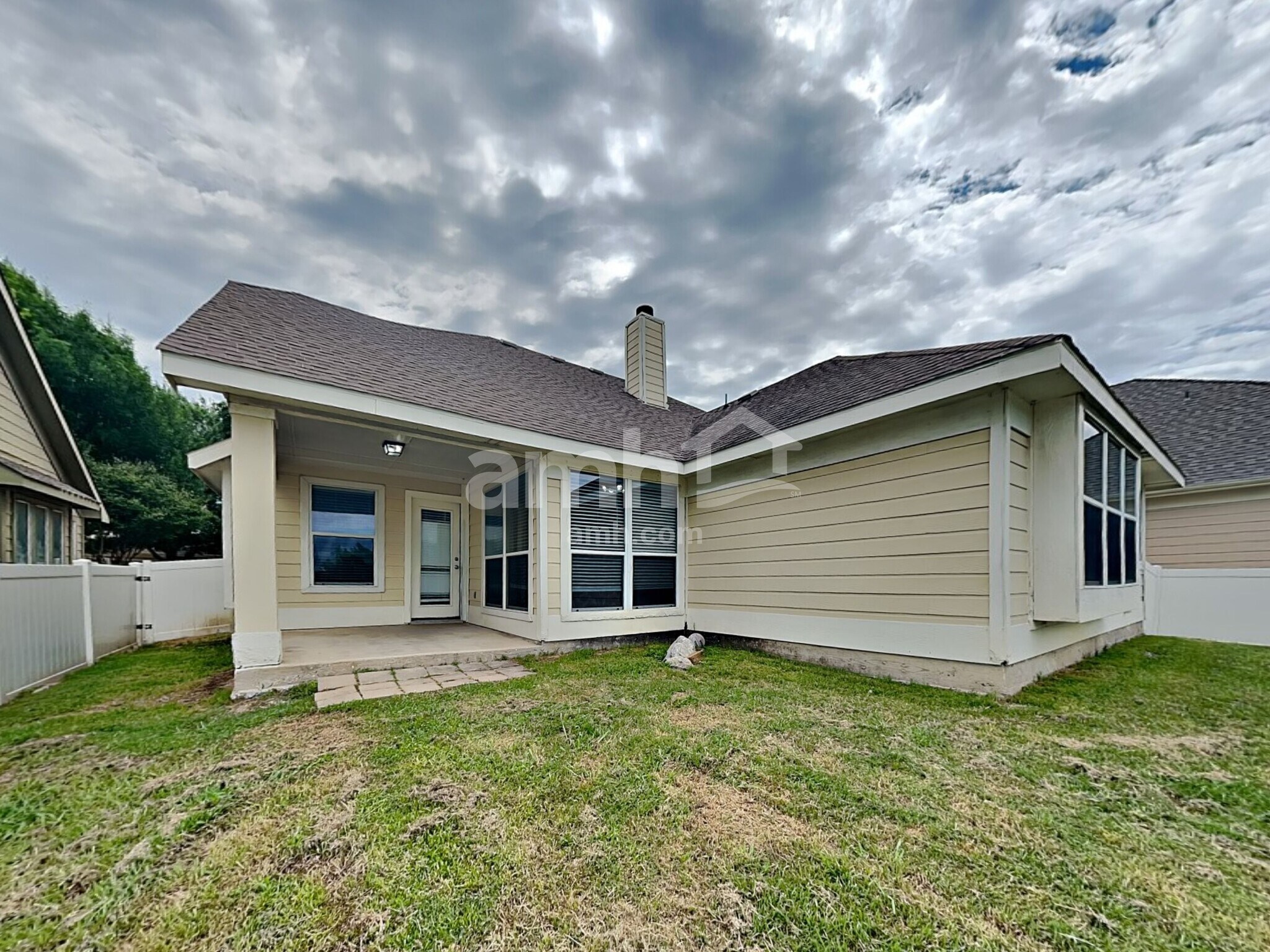 Building Photo - 210 Hilltop Dr