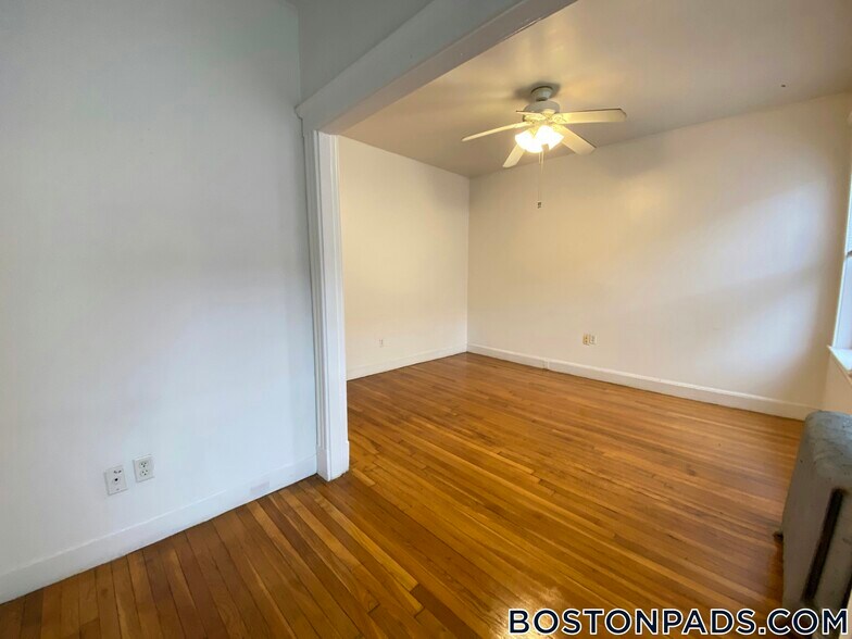 Building Photo - 89 Park Dr