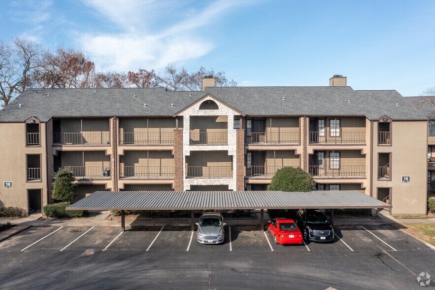 Building Photo - The Madison on the Lake