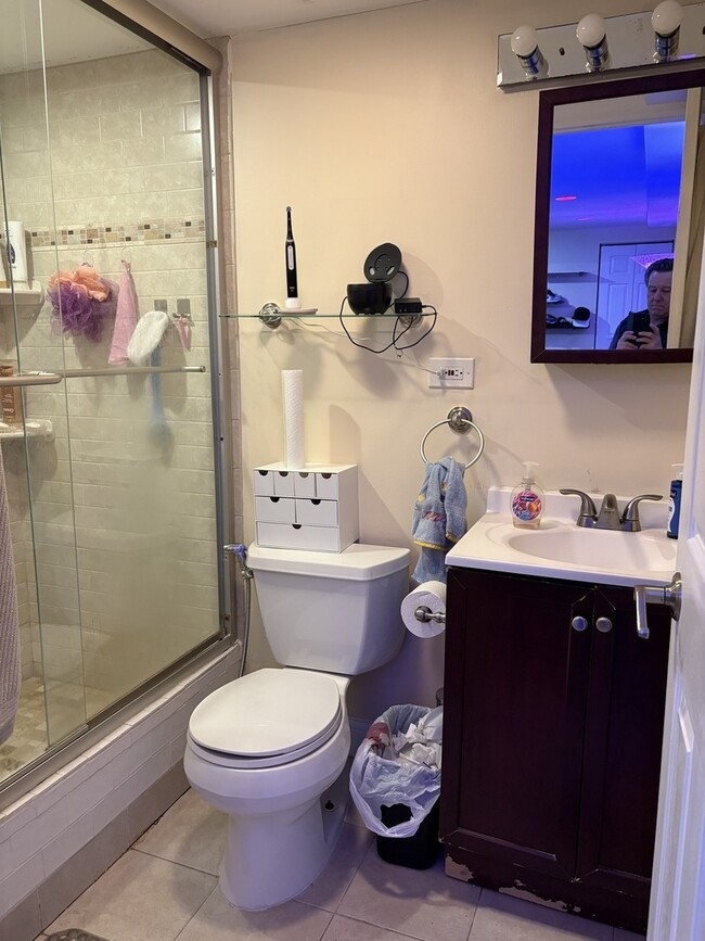 Building Photo - 5215 W Church St