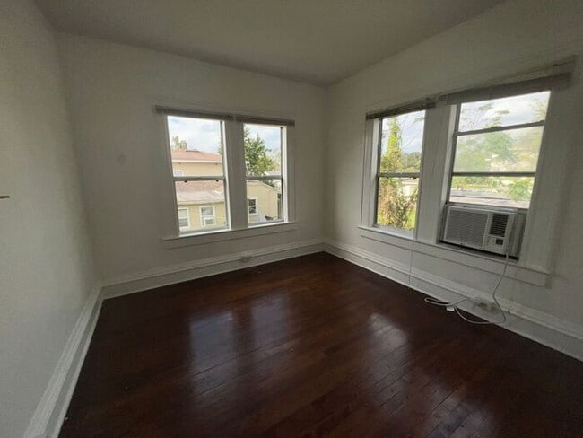 Building Photo - Two bedroom one bath second-floor apartment featuring a huge balcony!