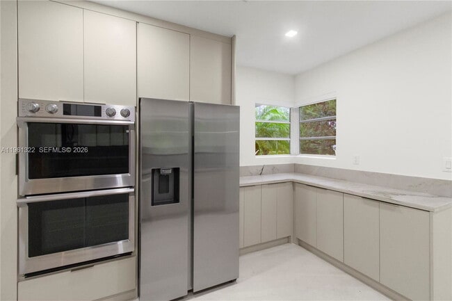 Building Photo - 1261 NE 98th St