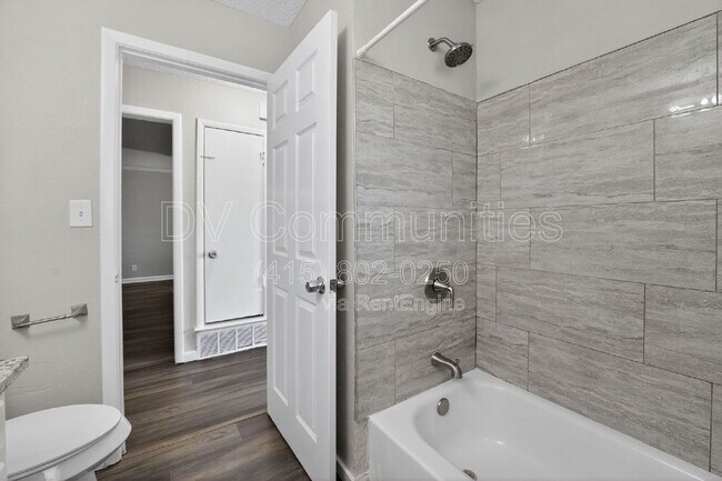 Building Photo - 936 N Las Vegas Trail