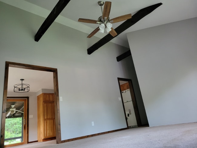 Building Photo - 8 Pine Tree Dr