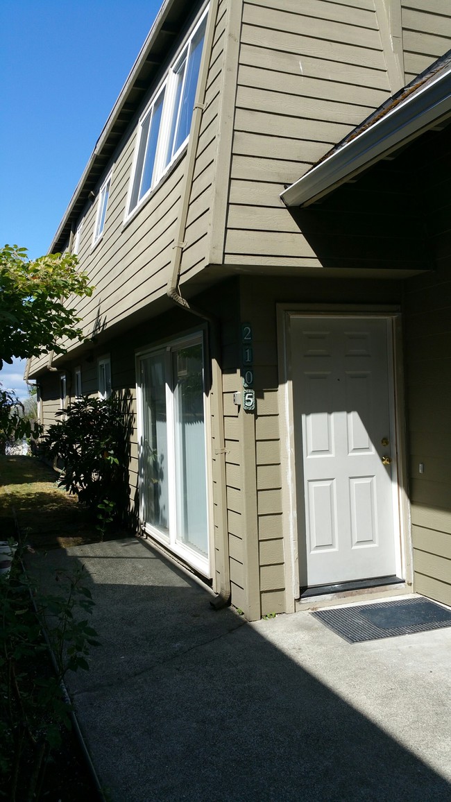 Building Photo - 2105 10th Ave W
