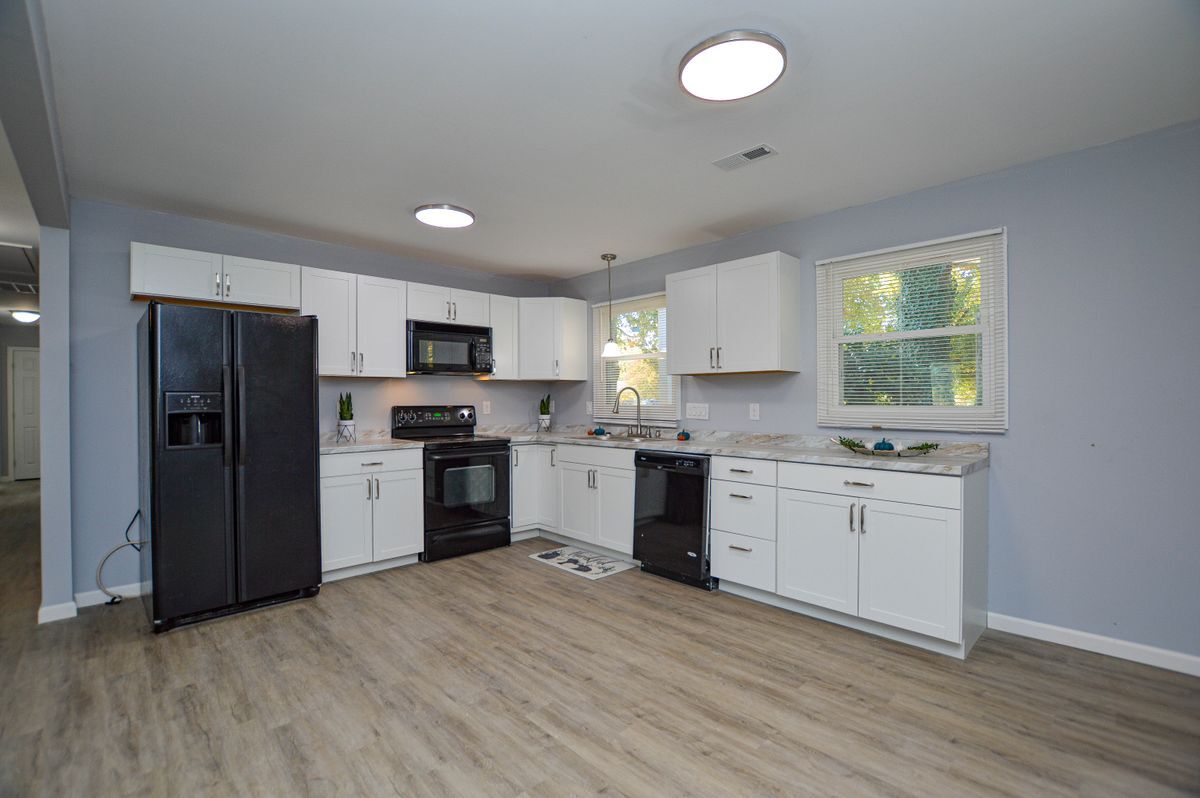 Building Photo - 5385 Macy Grove Rd