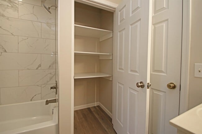 Building Photo - 1214 Old Richmond Circle