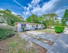 Building Photo - 1350 NE 149th St