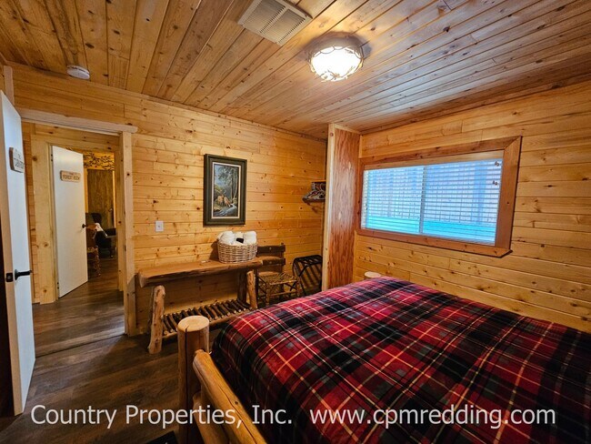 Building Photo - Country Living with 4 Bedrooms plus an Off...