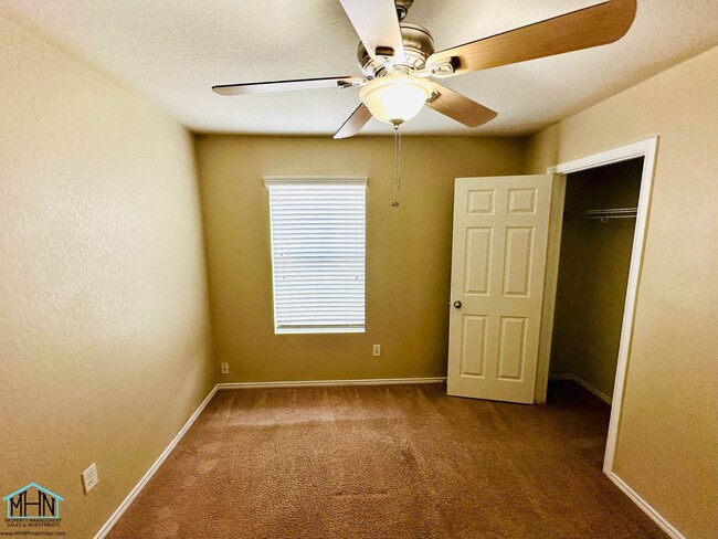 Building Photo - Beautiful and Well-maintained 3-Bedroom 2-...