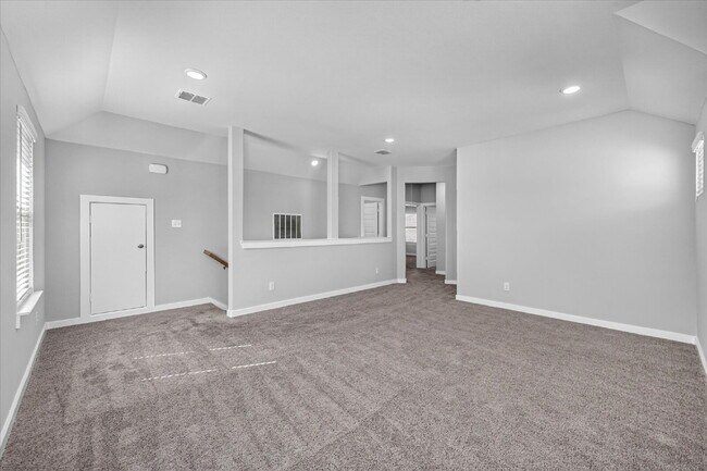 Building Photo - Spacious 5-Bedroom, 4-Bath Home with Washer, Dryer & Refrigerator