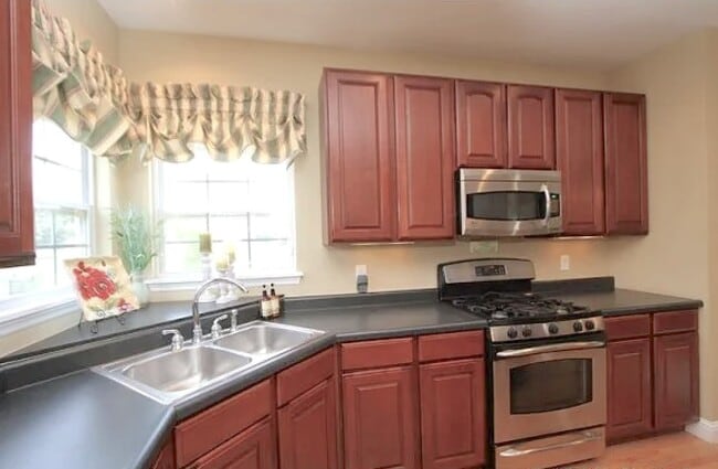 Building Photo - 2645 Westinghouse Dr