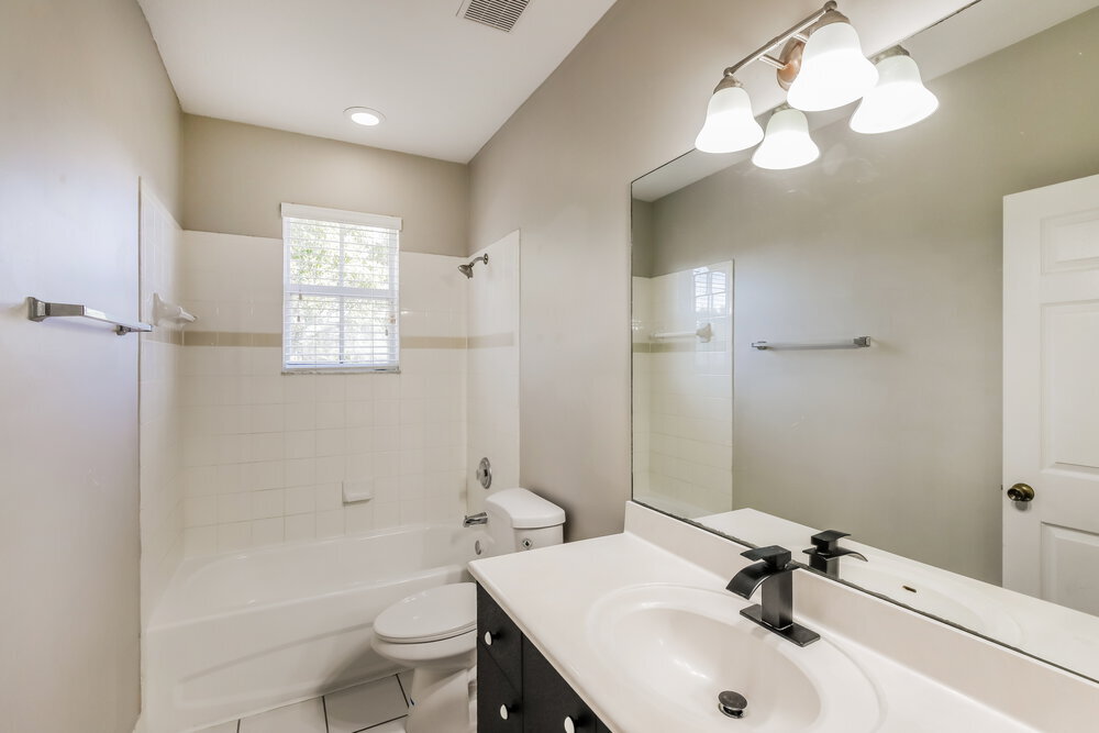 Building Photo - 1911 SE 14th Ct