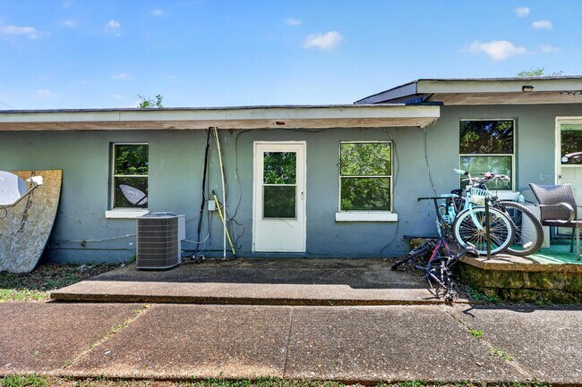 Building Photo - 437 Carver Ln