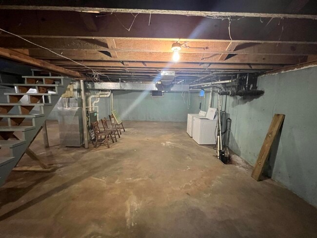 Building Photo - 405 Holiday Rd