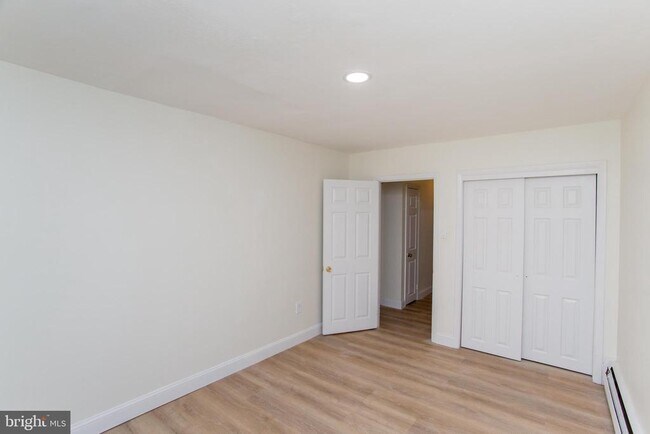 Building Photo - 857 Street Rd