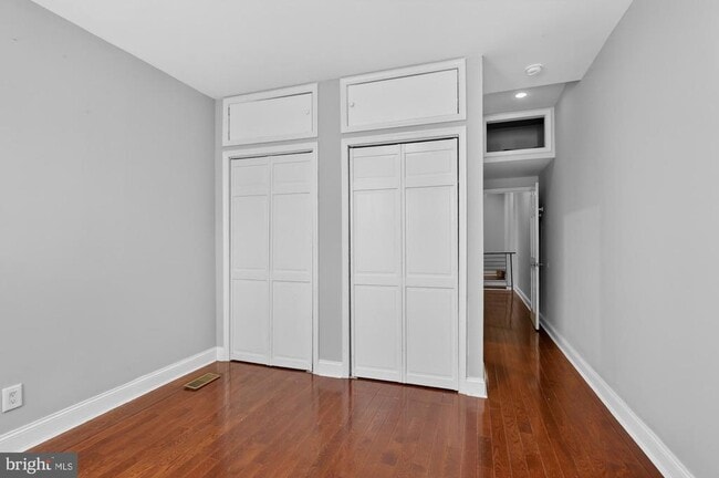 Building Photo - 2319 E Somerset St