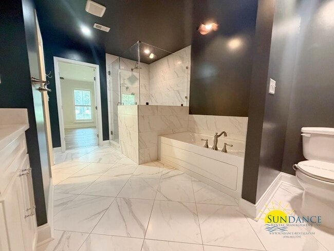 Building Photo - Exquisite Designer Home in Central Fort Walton Beach