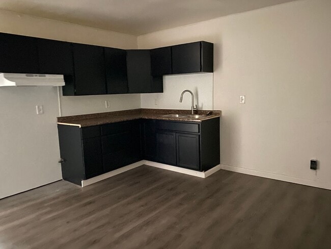 Building Photo - LIMITED TIME**NO APPLICATION FEE**1/2 OFF ...