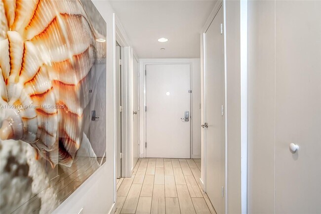 Building Photo - 2602 E Hallandale Beach Blvd