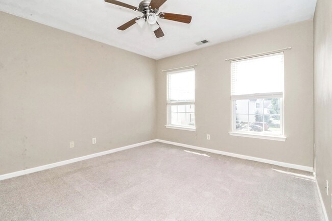 Building Photo - 1000 Pershing Ct