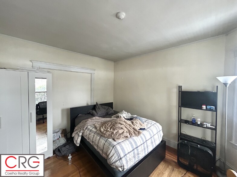 Building Photo - 183 College Ave