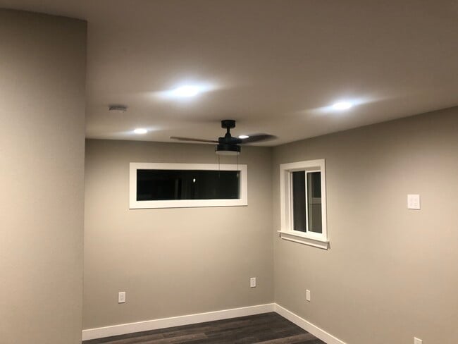 Building Photo - 541 Pamlar Ave