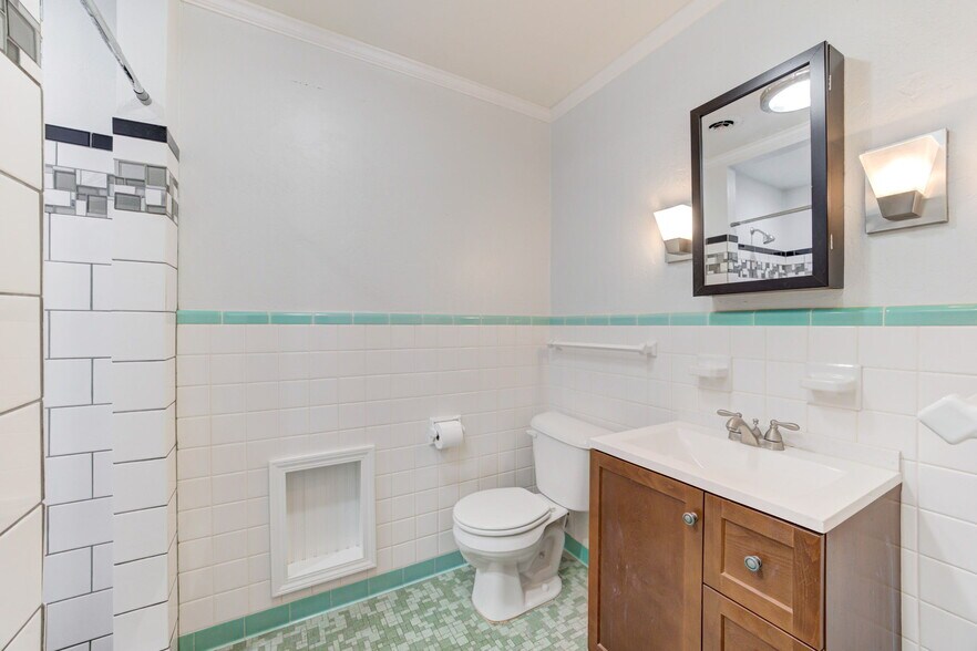 Building Photo - 4121 NW 20th St