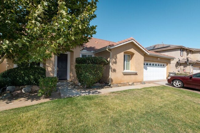 Building Photo - 4 Bed Home for Rent Palmdale CA 93551