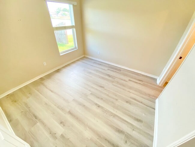 Building Photo - Beautiful Home with Water View in Waterfor...