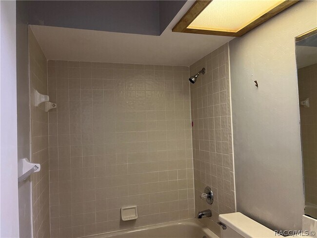 Building Photo - 715 E Hartford St