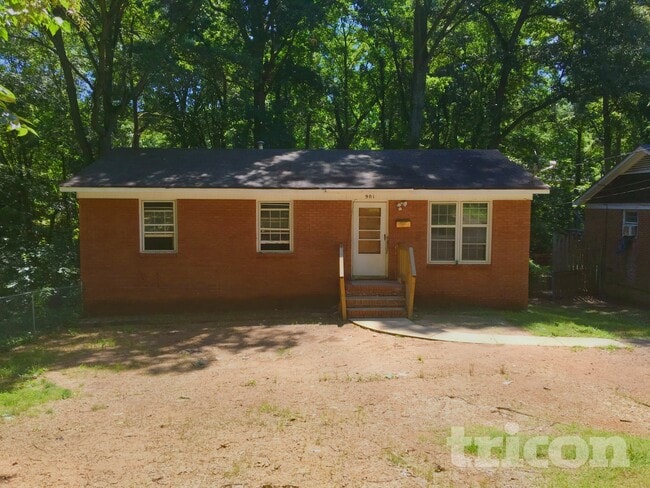Building Photo - 901 Crestmere St