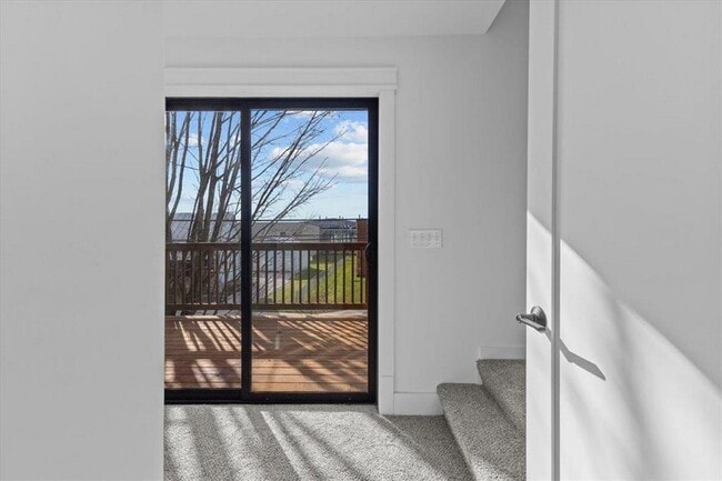 Building Photo - 109 School St