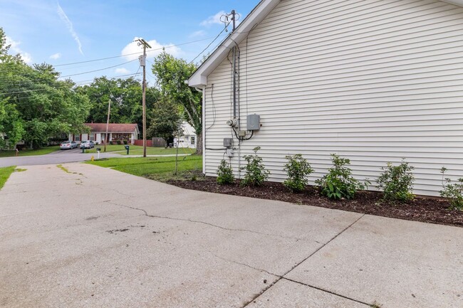 Building Photo - 1591 Barrett Dr