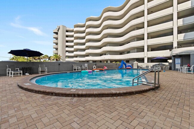 Building Photo - 833 Santa Rosa Blvd