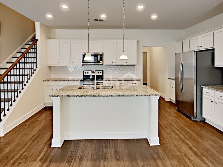 Building Photo - 114 Lindridge Dr