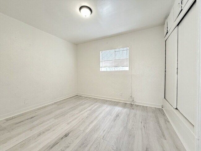 Building Photo - 8508 1/4 San Pedro Street