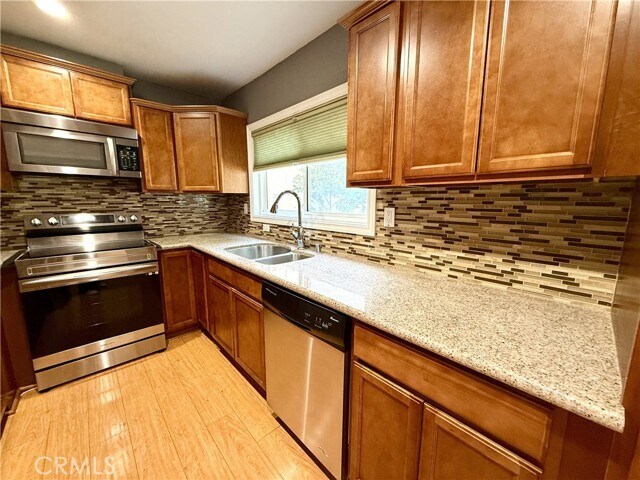 Building Photo - 7320 Lennox Ave